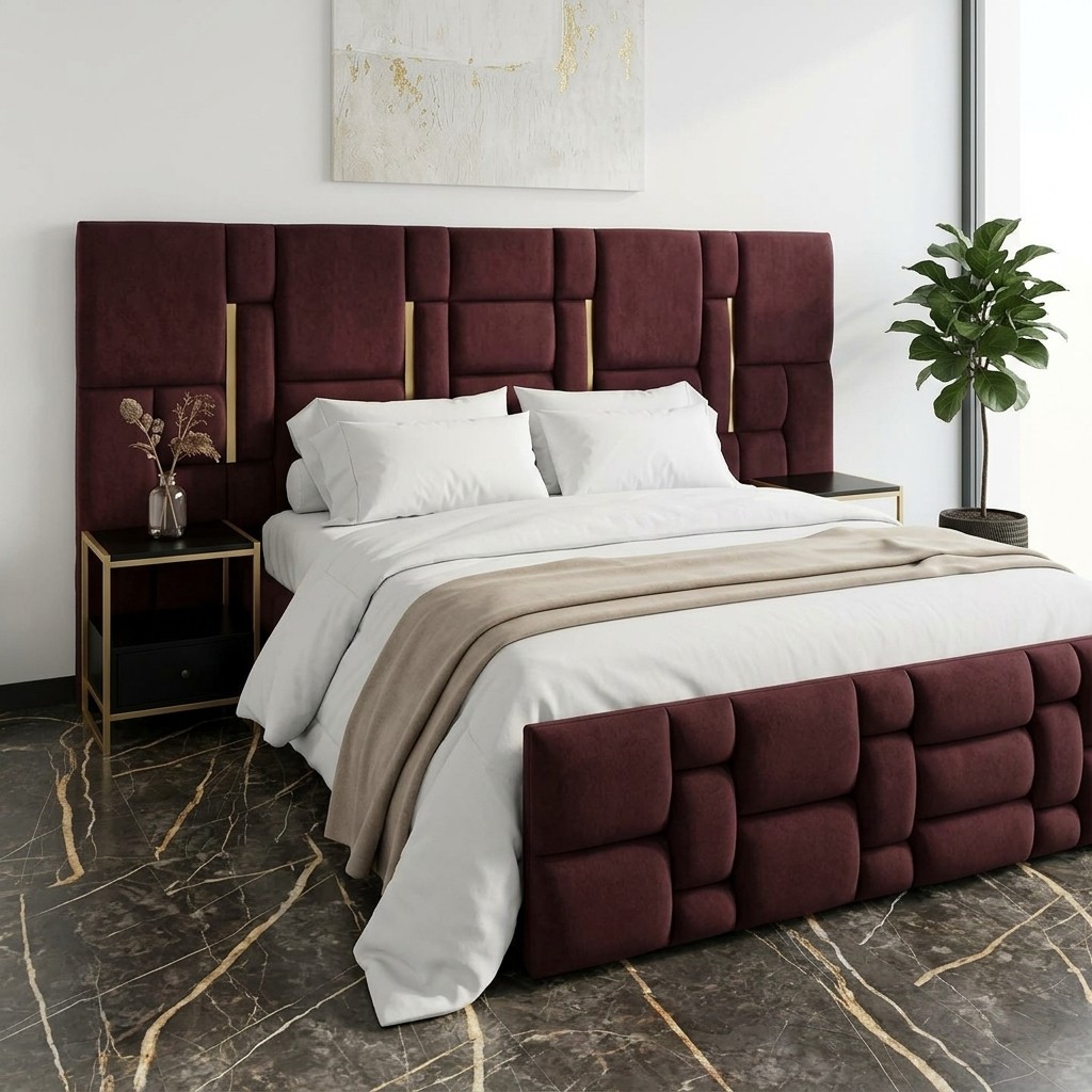 Cama King Tapizada Terciopelo Burdeos y Detalles Dorados